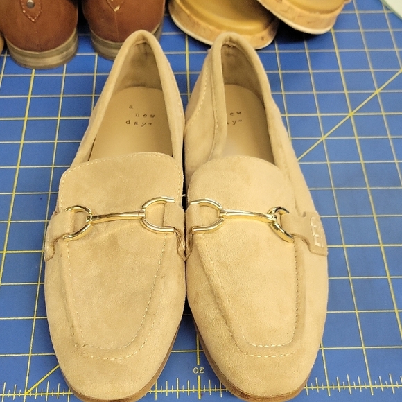 A New Day Tan Faux Suede Loafers with Gold Accent Size 6 1/2 - Picture 1 of 8